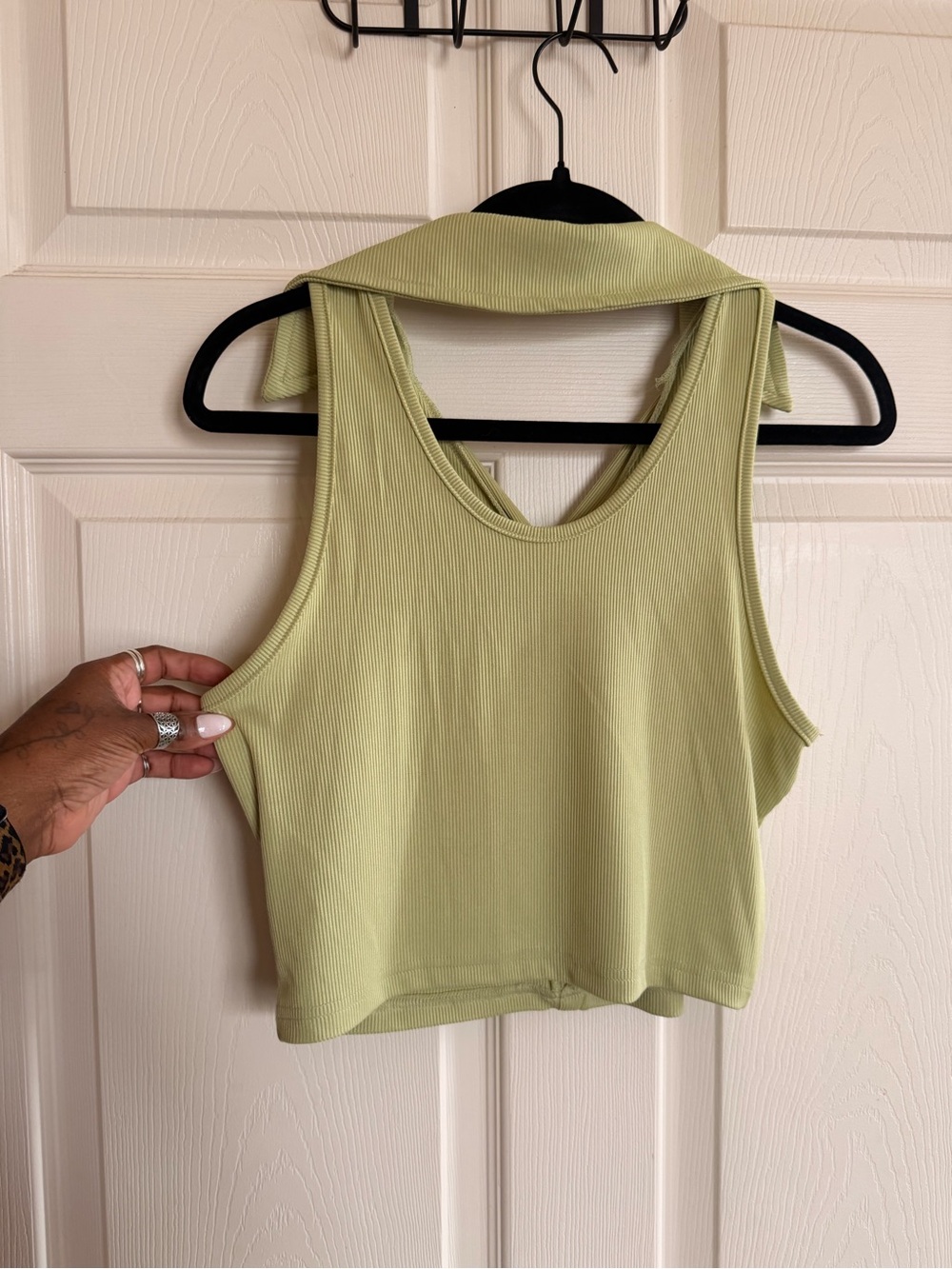 Light Green Ribbed Collared Crop Tank Top Size Large - Picture 2 of 3